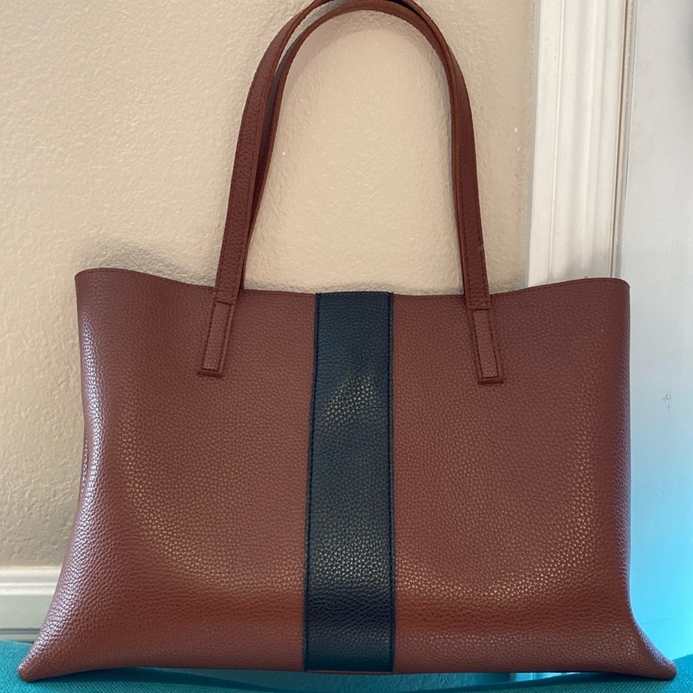 Vince Camuto Luck Vegan Leather Tote in Red Desert
PREOWNED/GENTLY USED